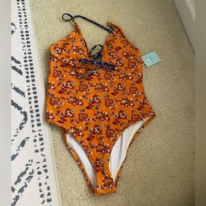 Cupshe one piece. Size medium. Never worn with tags